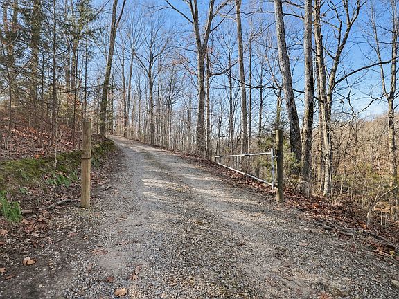 2nd image of 725 Calvert Ridge Rd