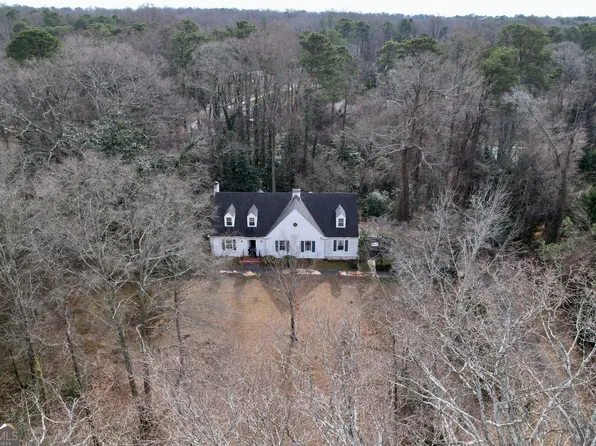 700 Heards Ferry Rd, Atlanta, GA 30328