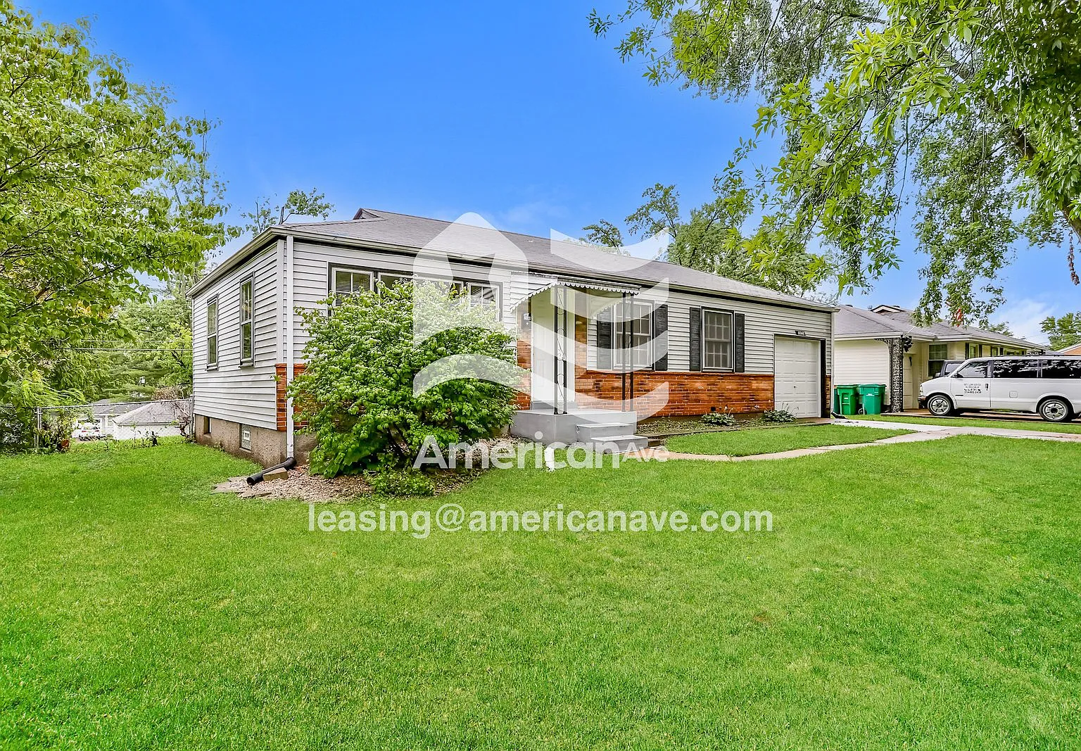 3 bed, 1.0 bath, 912 sqft, $1,330 — Photo 2