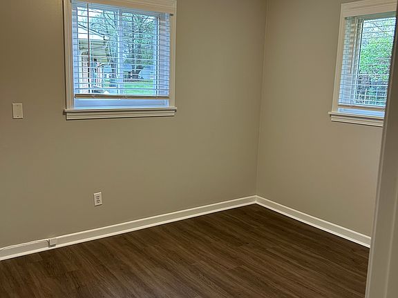 5th image of 9 Elaine Ct