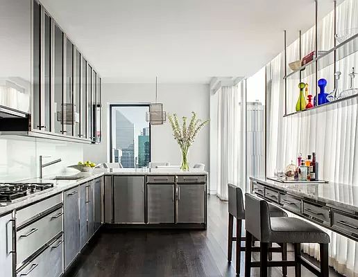5th image of 20 W 53rd St #42