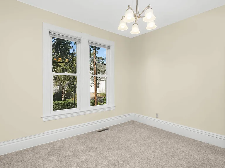 460 Beaumont St — Photo 22