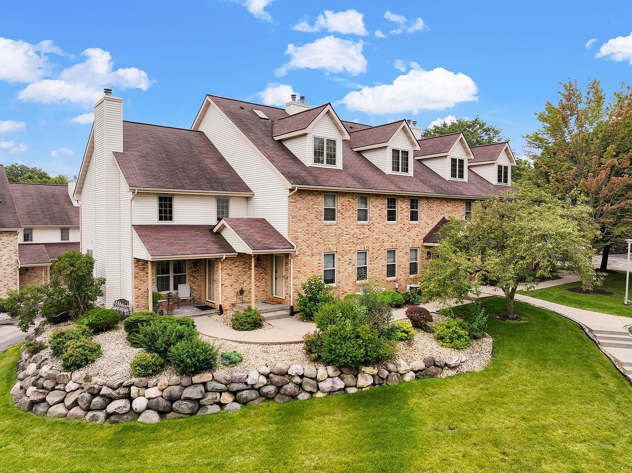 洋書 Design Engineering and Construction 6921 Tottenham Road, Madison, WI 53711 | Zillow