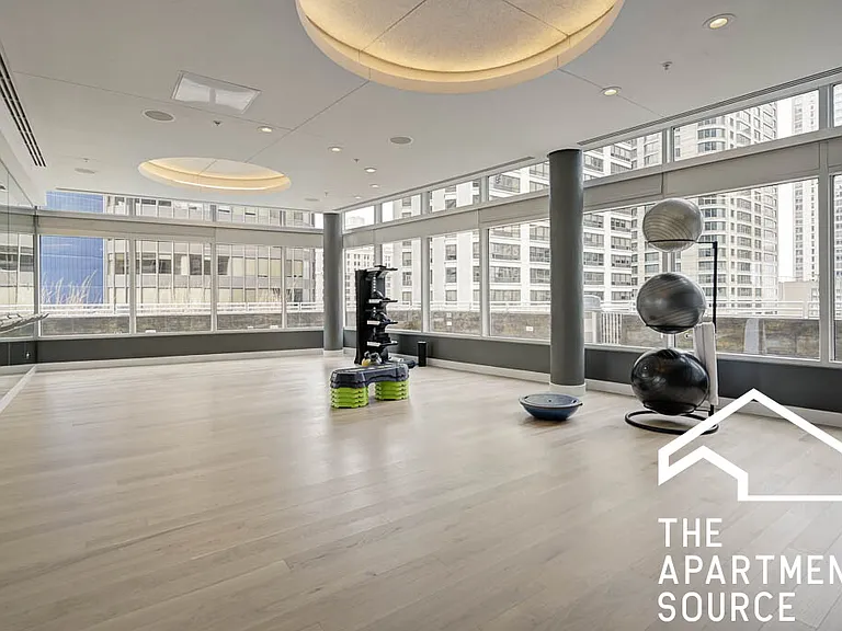 355 E Ohio Studio #STUDIO — Photo 20