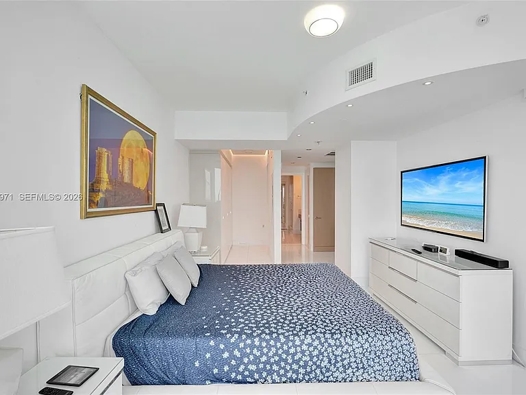 17121 Collins Ave #3206 — Photo 7