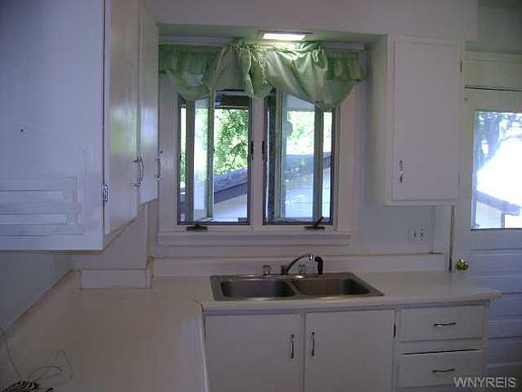 3rd image of 28 Eckerson Ave