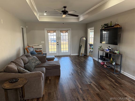 3rd image of 110 Longleaf Ln