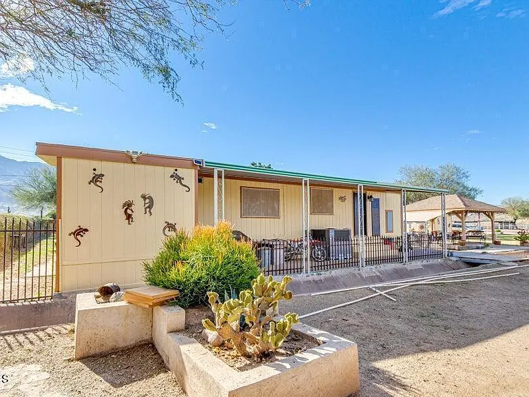 3232 W Carver Rd — Photo 3