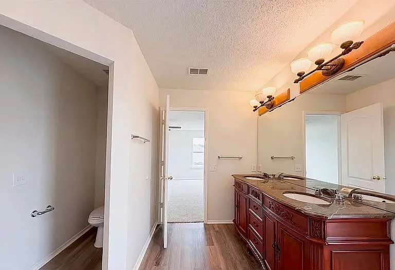 4 bed, 2125 sqft, $2,295 — Photo 3