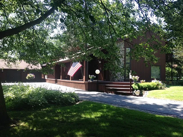 7656 Wolf Rd photo 1