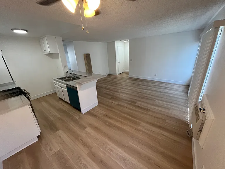 Villa Woods Apartments — Photo 13