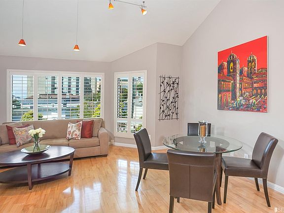 4th image of 1700 Gough St #39