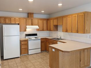 141 S 63rd St, Springfield, OR 97478