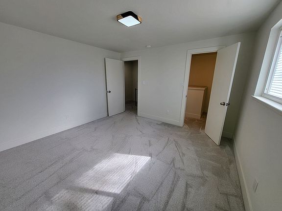 5th image of 3410 Woodside Dr #30-B