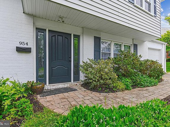 4th image of 954 Beaverbank Cir