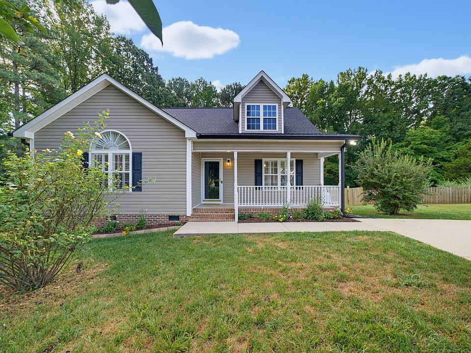 1st image of 3819 Ridgewood Dr