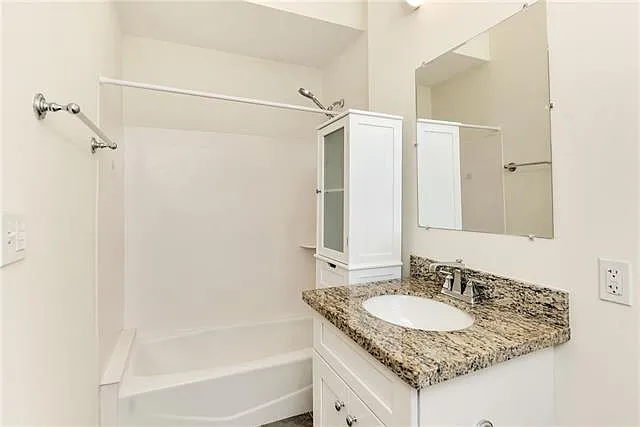 3601 Camp St #302 — Photo 28