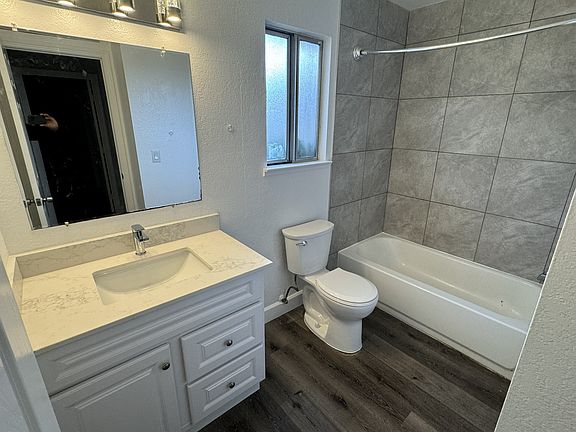 5th image of 1807 Crestwood Ave #1
