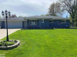 50553 Shamrock Dr W, Chesterfield, MI 48047