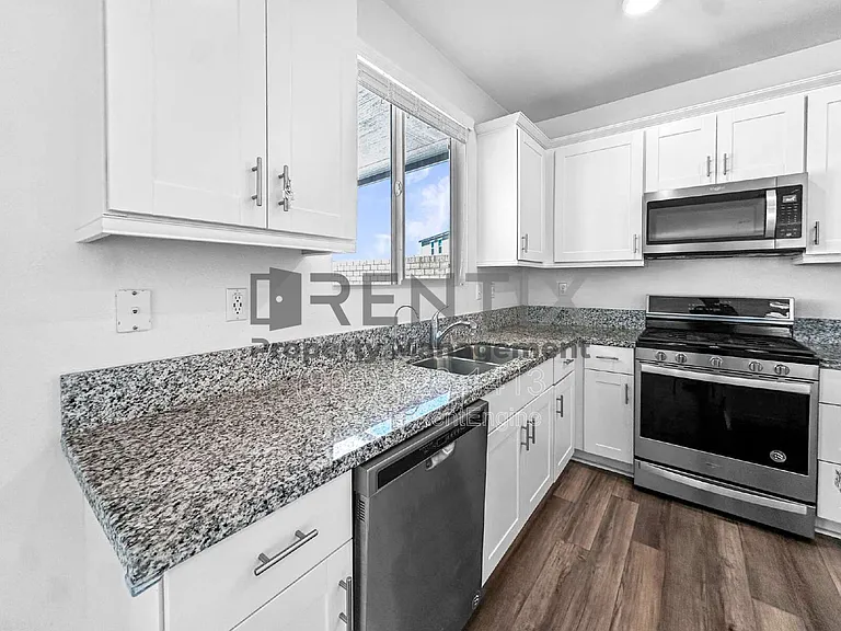 15739 Yosemite St — Photo 7