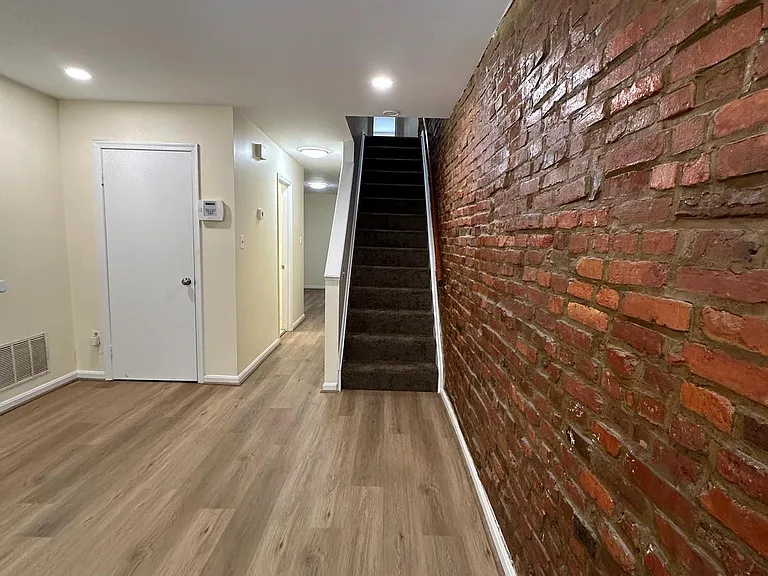 115 N Curley St — Photo 3