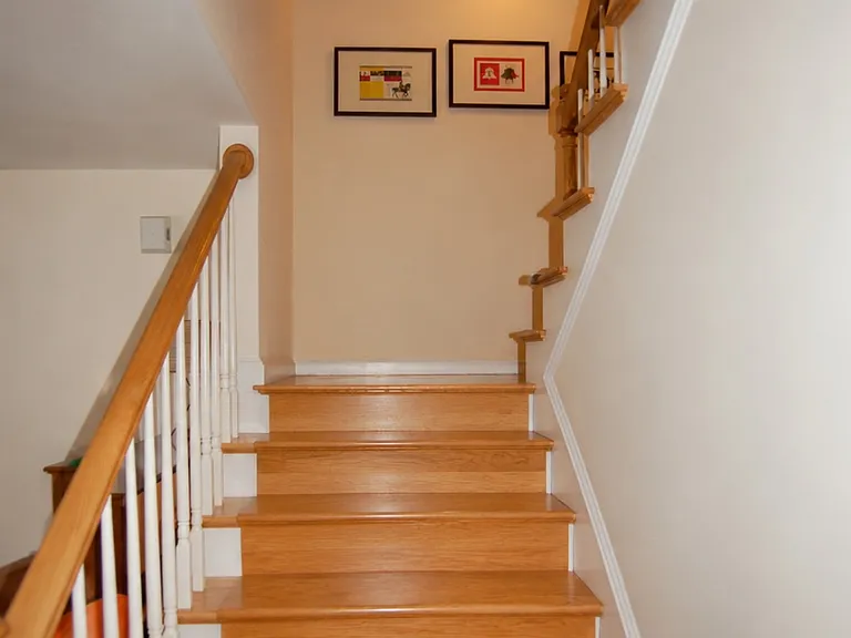 30 Russell Pl — Photo 6