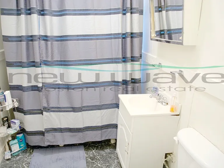 104 Queensberry St #14 — Photo 9