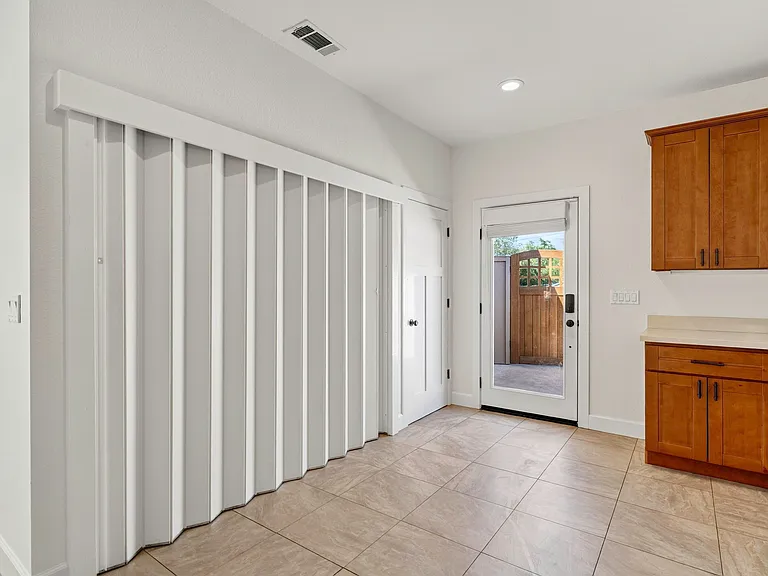 1006 Little St — Photo 24