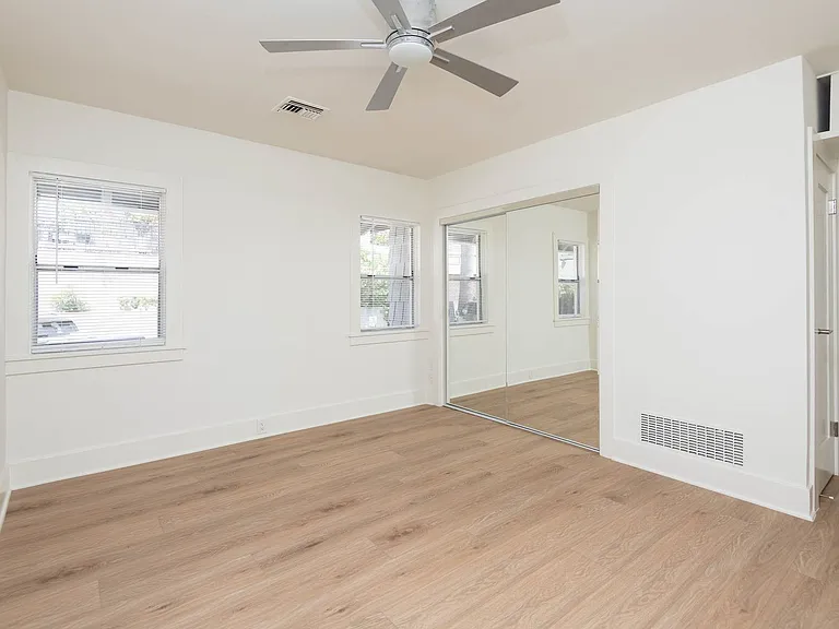 200-206 Maple — Photo 6