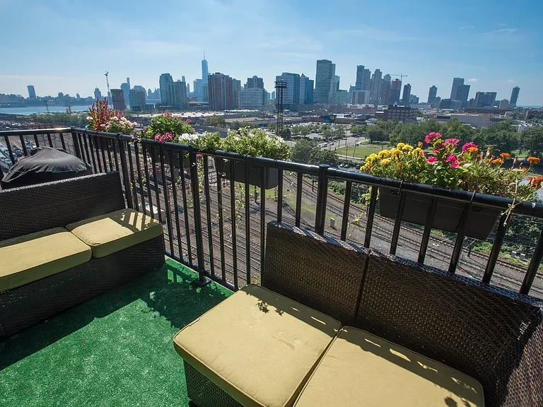 700 Grove St #12J — Photo 12