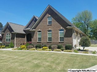 2082 Red Oak Ln NE, Arab, AL 35016