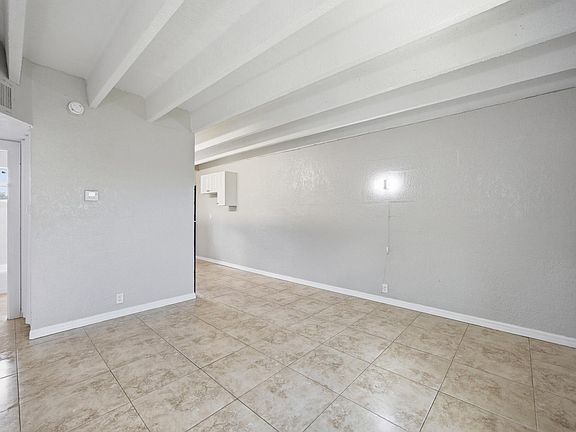 4th image of 812 19th St APT 4
