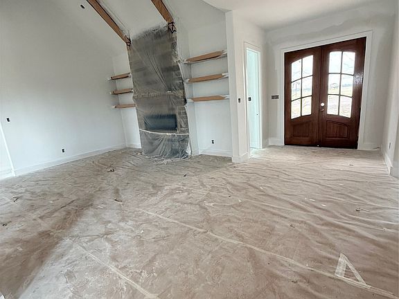 5th image of 215 Regina St