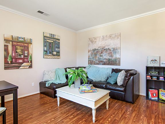 2nd image of 755 Avenida Leon