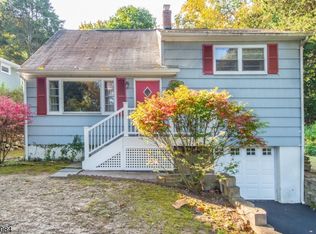 653 Colfax Rd, Wayne, NJ 07470