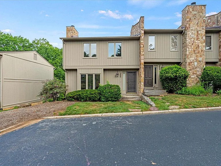 3555 Londonderry Ln — Photo 18