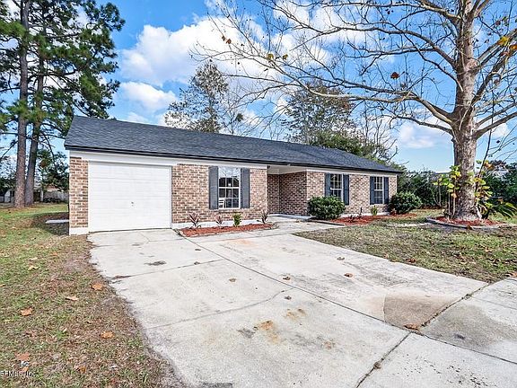 3rd image of 8247 Yolanda Ct