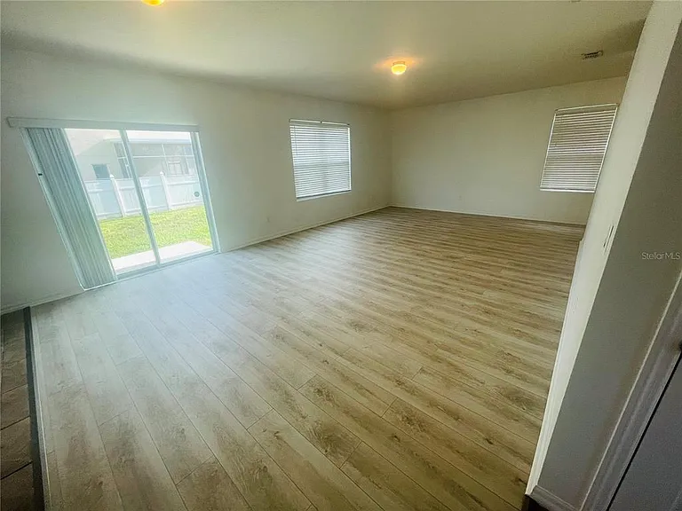 16616 Broadford Ln — Photo 7
