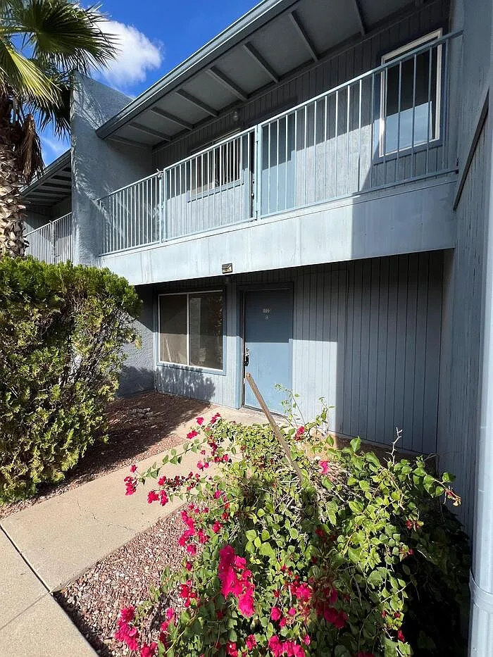 2 bed, 1.0 bath, $1,000 — Photo 1