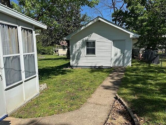 3rd image of 222 Johnson Street