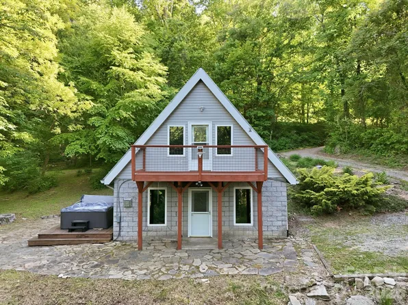 98 Sparkling Springs Rd, Fairview, NC 28730