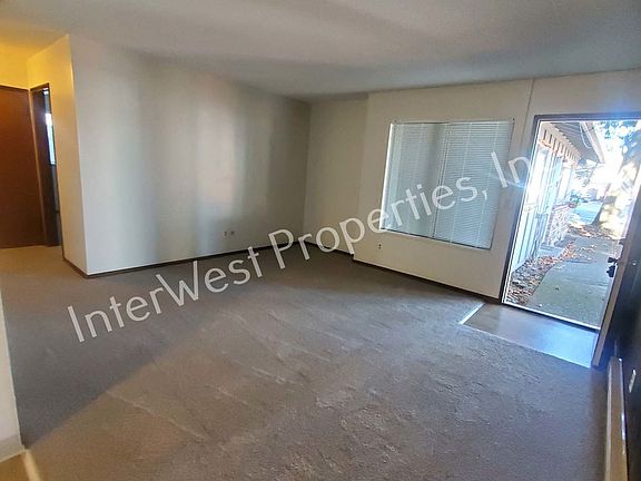 4th image of 5221-5225 SE Glen Echo Ave #5223