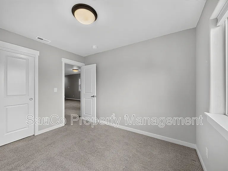 822 SE Bacarra St — Photo 18