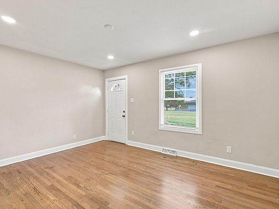 3rd image of 321 W 57th Ave