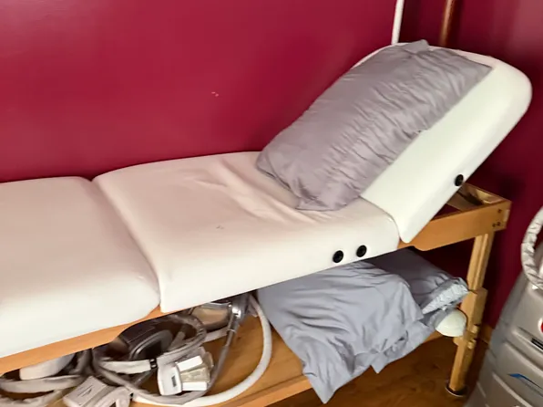 8951 W Cermak Rd, Riverside, IL 60546