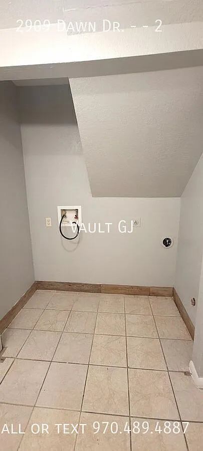 Updated 2bed 1.5 bath townhome *No Security Deposit* — Photo 4