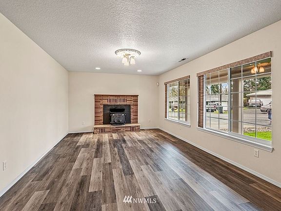 5th image of 123 Laurel Park Dr