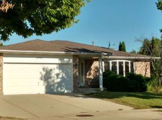 1995 Cherokee Dr, West Chicago, IL