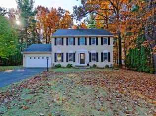 10 Nadeau Rd, Halfmoon, NY 12065