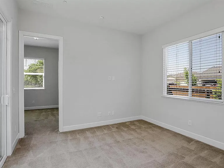 989 Hayman St — Photo 21